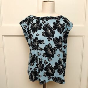 Ann Taylor Factory Petite Blouse MP Blue Floral Cap Sleeve Lightweight Work Top